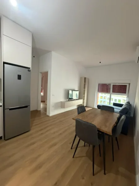 Ap. me qira 1+1 400 €, i pa banuar me pare. Ali Demi