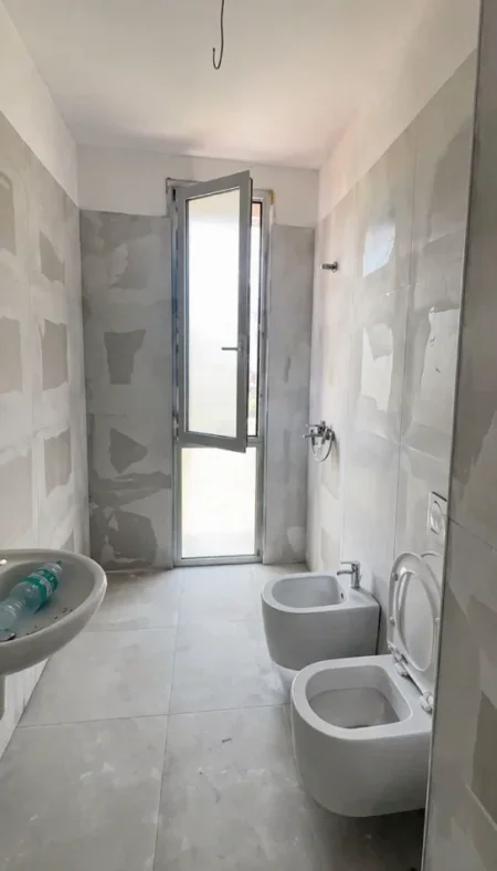 Tirane, jepet me qera zyre , 148 m² 820 € (Farmacia 10)