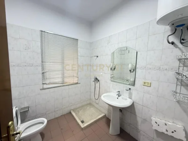 Tirane, jepet me qera shtepi 3+1+Aneks+Ballkon Kati 1, 100 m² 800 € (muhamed gjollesha)