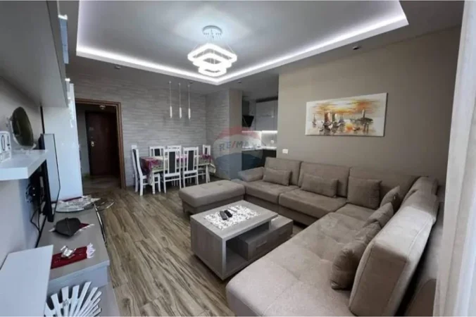 Tirane, jepet me qera apartament 2+1+Ballkon Kati 12, 110 m² 1.050 € (9 Kateshet)
