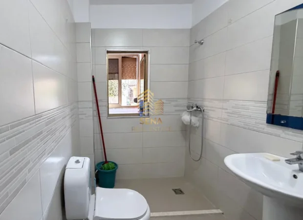 Tirane, jepet me qera apartament 1+1+Ballkon Kati 2, 60 m² 390 € (Ali Demi)