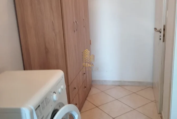 Tirane, jepet me qera apartament 1+1 Kati 2, 70 m² 350 € (Laprake)