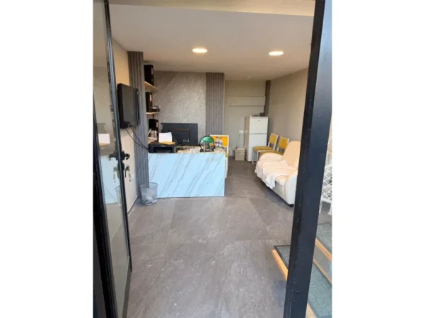 Tirane, jepet me qera ambjent biznesi Kati 0, 20 m² 250 € 