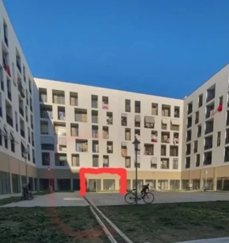 Tirane, jepet me qera ambjent biznesi Kati 0, 70 m² 700 € (Kombinat)