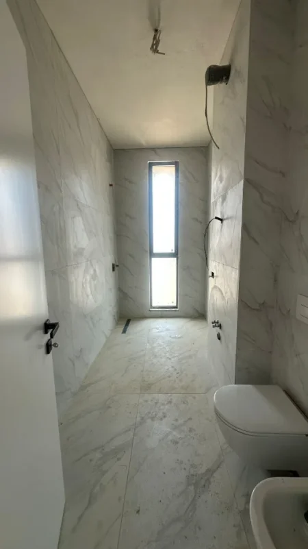 Tirane, shitet apartament 1+1+Aneks+Ballkon Kati 1, 87 m² 181.400 € 