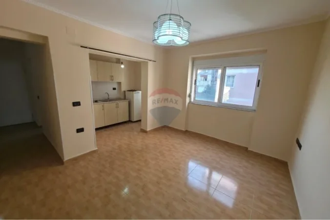 Tirane, jepet me qera apartament 2+1+Ballkon Kati 3, 79 m² 132.000 € (Tregu i Medresese)