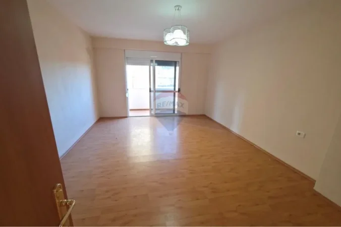 Tirane, jepet me qera apartament 2+1+Ballkon Kati 3, 79 m² 132.000 € (Tregu i Medresese)