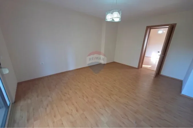 Tirane, jepet me qera apartament 2+1+Ballkon Kati 3, 79 m² 132.000 € (Tregu i Medresese)