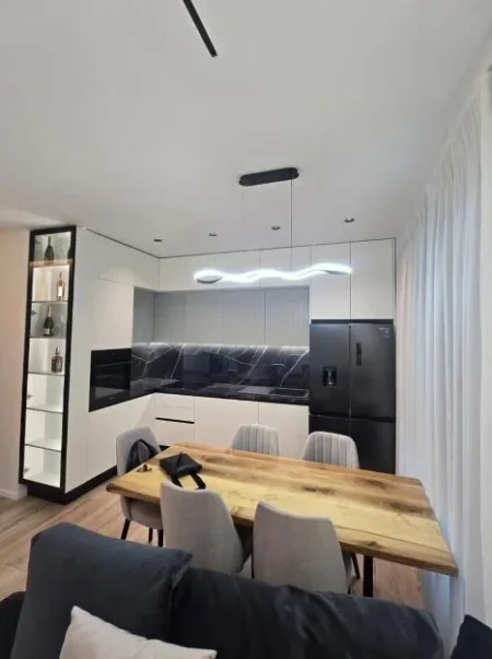 Tirane, shitet apartament 2+1+Ballkon Kati 4, 102 m² 250.000 € (REZIDENCA ERLI)