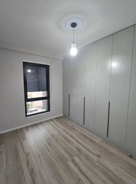 Tirane, shitet apartament 2+1+Ballkon Kati 4, 102 m² 250.000 € (REZIDENCA ERLI)