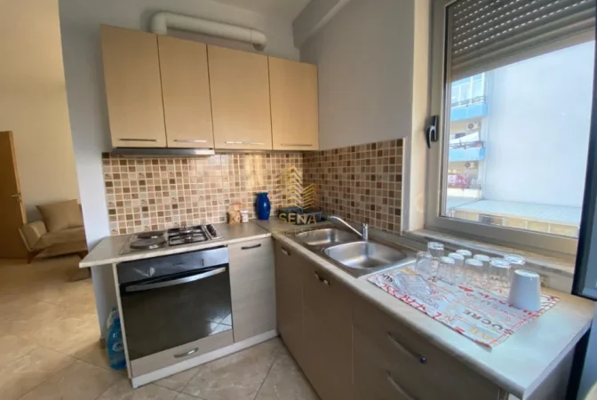Tirane, jepet me qera apartament 1+1+Ballkon Kati 4, 64 m² 400 € (Casa Italia)