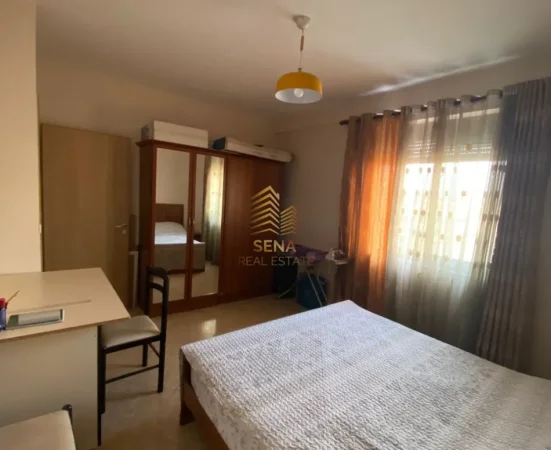 Tirane, jepet me qera apartament 1+1+Ballkon Kati 4, 64 m² 400 € (Casa Italia)
