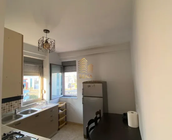 Tirane, jepet me qera apartament 1+1+Ballkon Kati 4, 64 m² 400 € (Casa Italia)