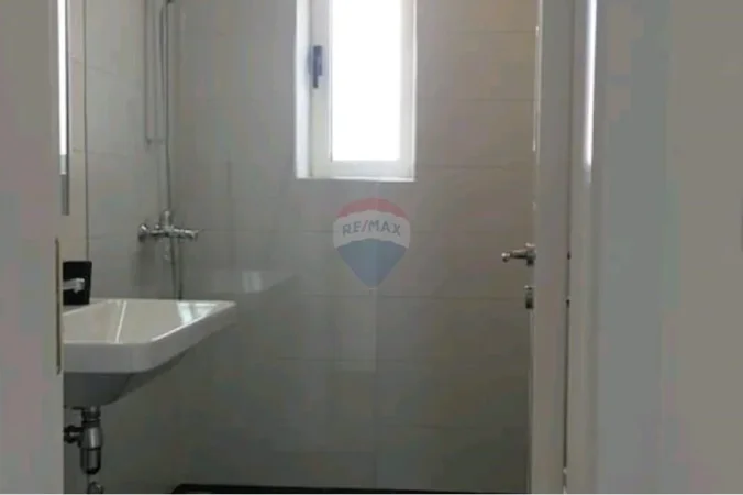 Tirane, jepet me qera apartament 1+1+Ballkon , 60 m² 580 € (Rruga e Elbasanit)