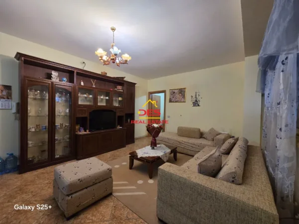 Vlore, shitet apartament 2+1+Ballkon Kati 4, 116 m² (Rruga Fejzo Gjomema)