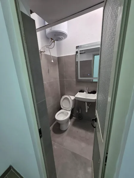 Tirane, shitet ambjent biznesi Kati 0, 27 m² 105.000 € (Komuna e Parisit)
