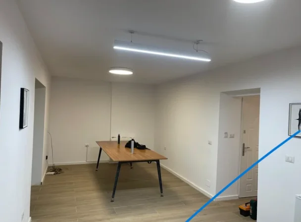 Tirane, jepet me qera zyre Kati 2, 74 m² 700 € (Rruga Asim Vokshi)