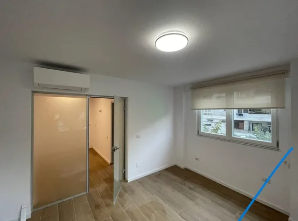 Tirane, jepet me qera zyre Kati 2, 74 m² 700 € (Rruga Asim Vokshi)