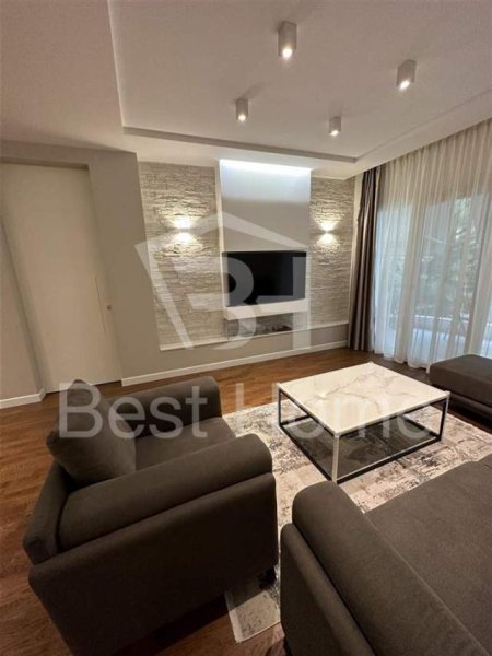 Tirane, jepet me qera apartament 2+1+BLK Kati 2, 125 m² 1.000 Euro (Kopshti Botanik, prane Xhamise)