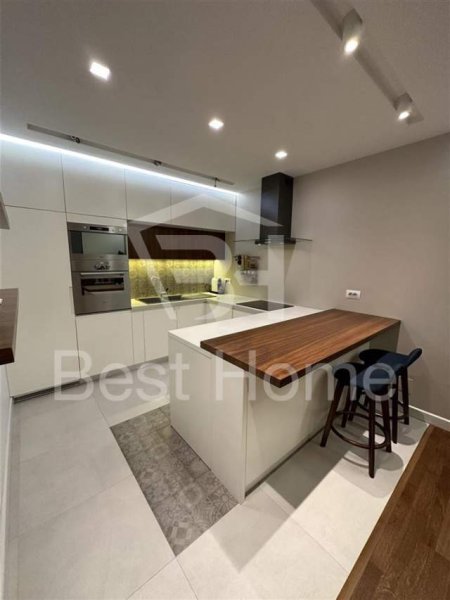 Tirane, jepet me qera apartament 2+1+BLK Kati 2, 125 m² 1.000 Euro (Kopshti Botanik, prane Xhamise)