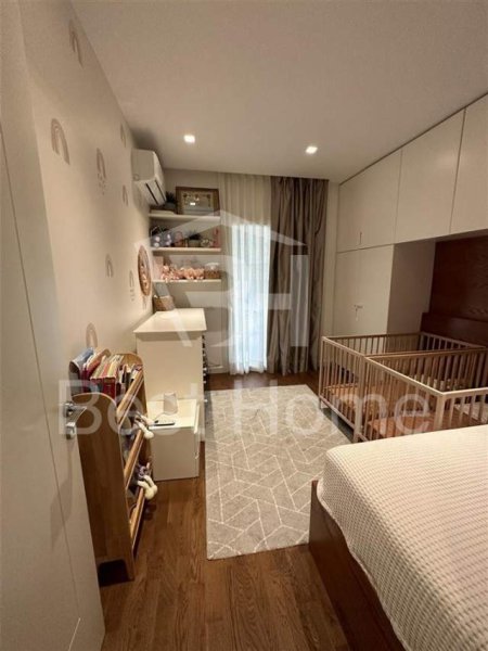 Tirane, jepet me qera apartament 2+1+BLK Kati 2, 125 m² 1.000 Euro (Kopshti Botanik, prane Xhamise)