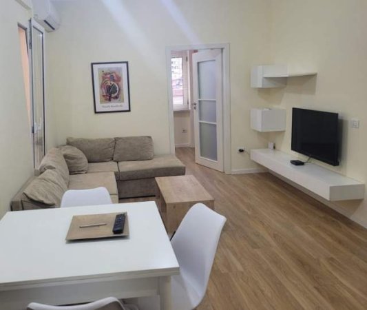 Tirane, jepet me qera apartament 2+1+BLK Kati 3, 64 m² 550 Euro (barrikada)