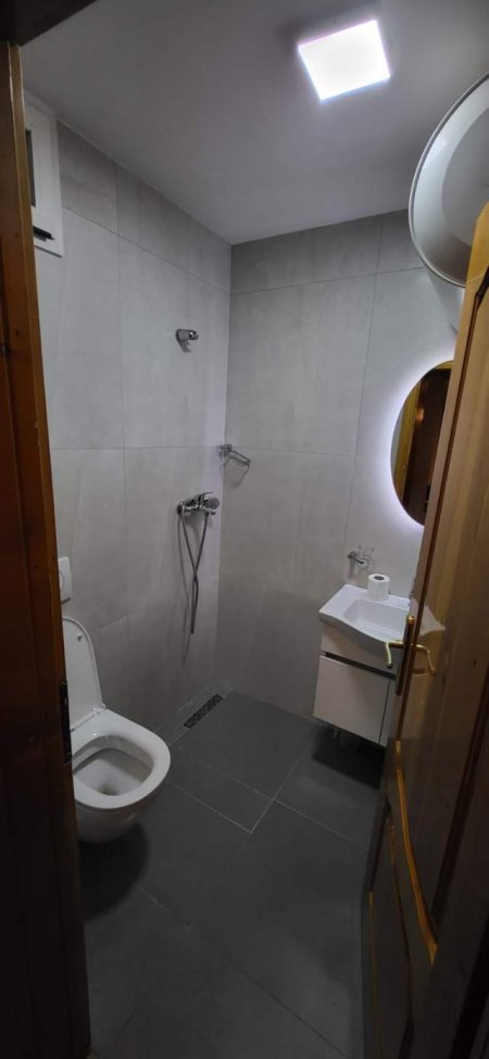 Tirane, jepet me qera apartament 2+1 Kati 2, 90 m² 50.000 Leke (Pazari i Ri)