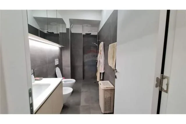 Tirane, shitet apartament 1+1+BLK 74 m² 145.000 Euro