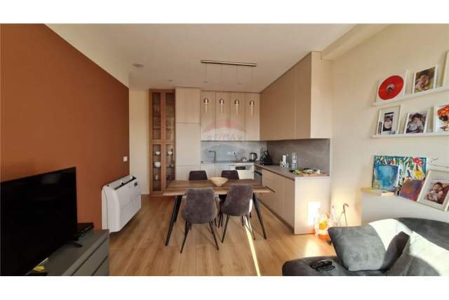 Tirane, shes apartament 1+1+BLK Kati 6, 74 m² 145.000 Euro (Pazari i Ri)