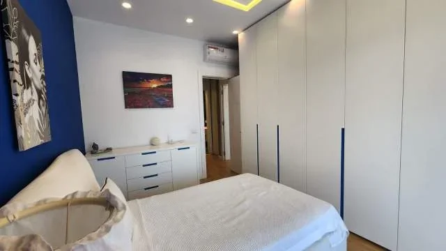 Tirane, jepet me qera apartament 2+1+2+BLK Kati 1, 900 Euro (Kopshti Botanik)