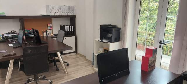 Tirane, jepet me qera zyre Kati 3, 150 m² 1.200 Euro (ELBASANIT)