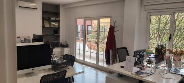 Tirane, jepet me qera zyre Kati 3, 150 m² 1.200 Euro (ELBASANIT)