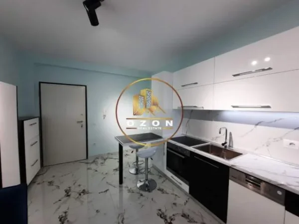 JEPET ME QIRA GARSONIERE, NE DON BOSKO  450 Euro!
