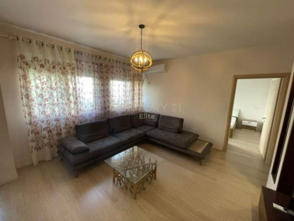 Tirane, jepet me qera apartament 2+1 Kati 3, 110 m² 700 Euro (Liqeni i Thate)