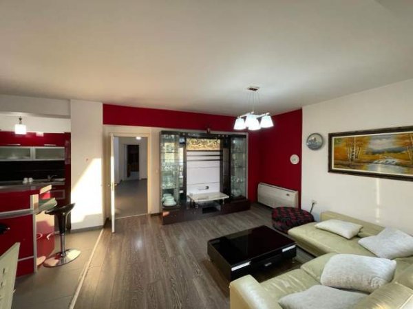 Tirane, jepet me qera apartament 3+1 Kati 9, 160 m² 750 Euro (Rruga e Dibres, Kompleksi Halili)