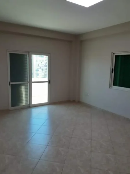 Tirane, jepet me qera apartament 3+1 Kati 3, 250 m² 500 Euro (Kodra e Diellit)