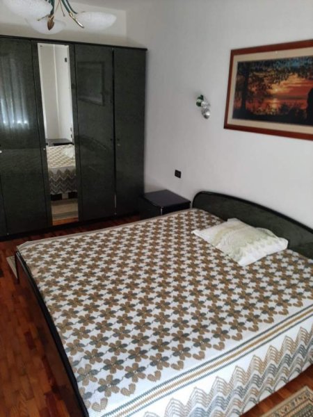 Tirane, jepet me qera apartament 2+1+BLK Kati 3, 101 m² 420 Euro (Rruga Aleksander Moisiu)