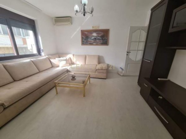 Durres, jepet me qera apartament 1+1 Kati 3, 60 m² 270 Euro (..)