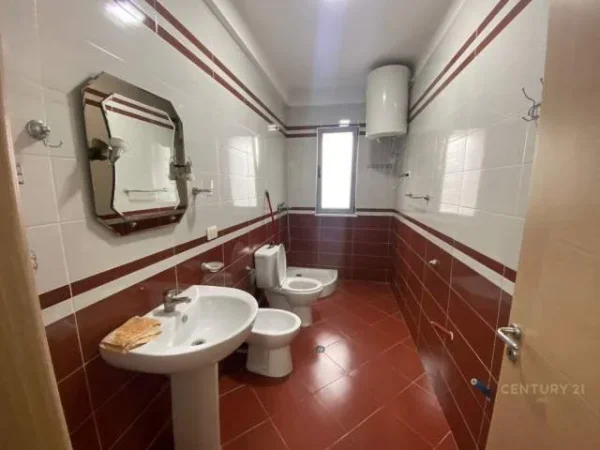 Tirane, jepet me qera apartament 2+1+BLK 100 m² 500 Euro (5 maji)