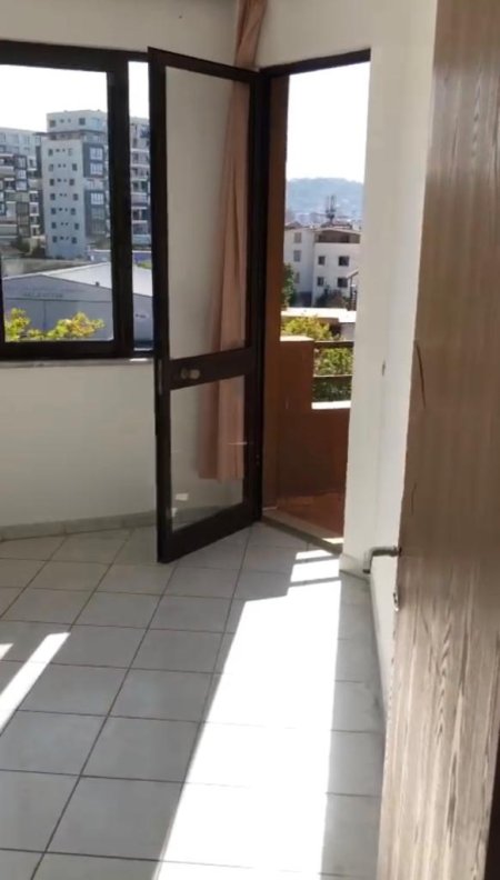 Tirane, jepet me qera apartament 2+1+BLK Kati 4, 85 m² 45.000 Leke (Fusha e aviacionit)