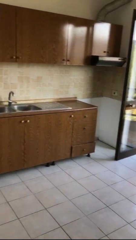 Tirane, jepet me qera apartament 2+1+BLK Kati 4, 85 m² 45.000 Leke (Fusha e aviacionit)