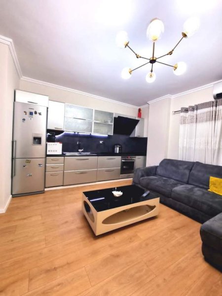 Tirane, shes apartament 2+1 96 m² 169.000 Euro (21 Dhjetori, brenda Unazes)