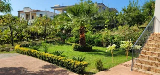 Durres, shes Vile 3 Katshe Kati 3, 144 m² 440.000 Euro (Shkallnur)