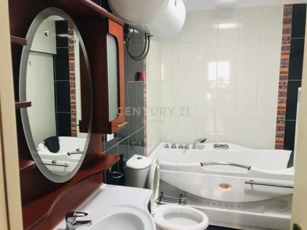 Tirane, jepet me qera apartament 141 m² 550 Euro (dibres)