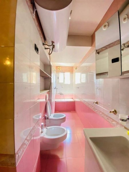 Tirane, jepet me qera apartament 3+1+A+BLK Kati 2, 110 m² 700 Euro (rruga fortuz)
