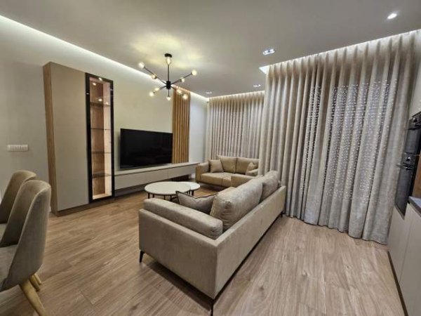 Tirane, jepet me qera apartament 2+1+BLK Kati 2, 120 m² 1.300 Euro (teg)