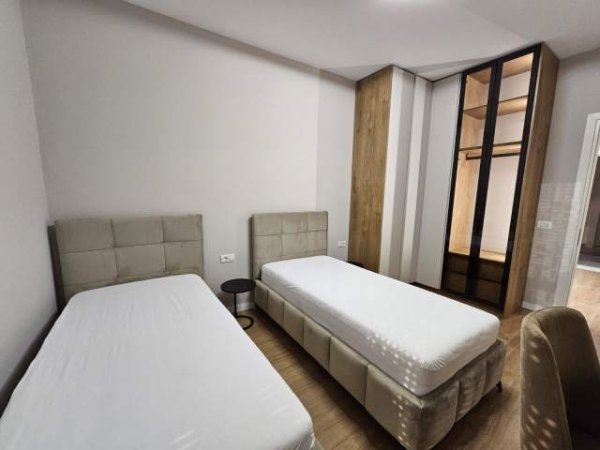 Tirane, jepet me qera apartament 2+1+BLK Kati 2, 120 m² 1.300 Euro (teg)