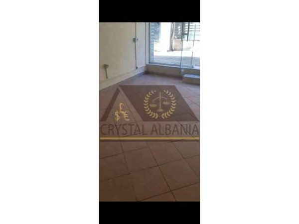 Tirane, jepet me qera dyqan Kati 1, 40 m² 30.000 Leke (Rruga Ali Baushi)