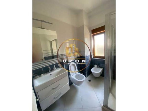 Tirane, jepet me qera Vile 3+1+BLK Kati 1, 230 m² 1800 Euro (Kompleksi Colombo 2, Pranë Teg)