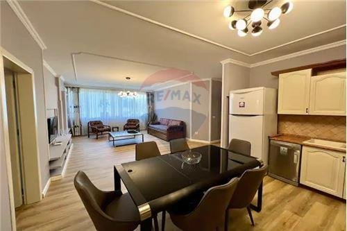 Tirane, jepet me qera apartament 2+1 Kati 11, 135 m² 800 Euro